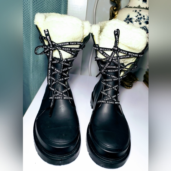 Super comfortable, soft and warm, Michael Kors Faux Shearling-Lined Rain Boots. - Picture 4 of 16